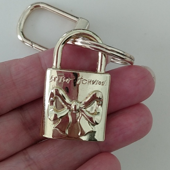 Betsey Johnson Key Chain Bag Fob Purse Hang Tag - Picture 2 of 6